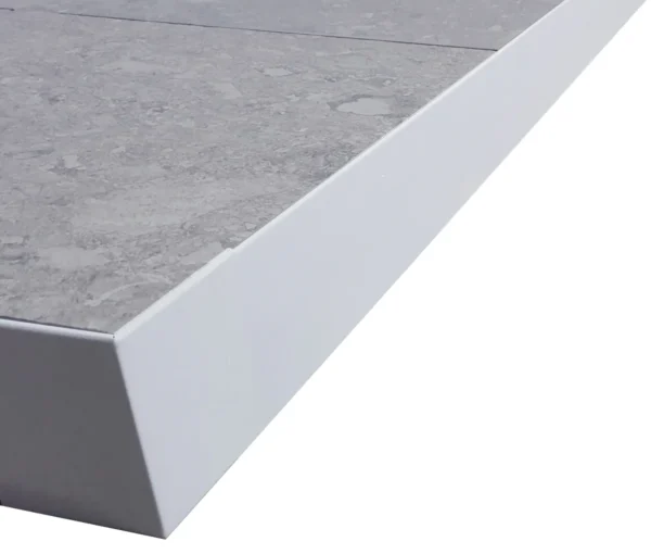 Ambientefoto der hellgrauen Randverkleidung