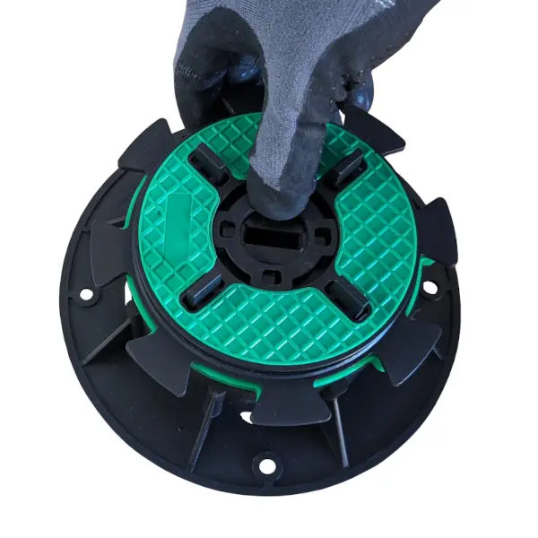 Schritt 2: Der vorbereitete Kopf wird fest auf die Basis des Stelzlagers gedrückt