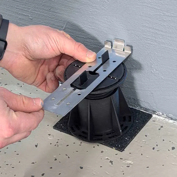 Auflegen Randclip auf Stelzlager TitanMini