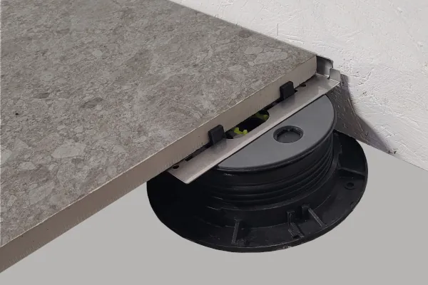 Darstellung Funktion Randabschlussclip mit Stelzlager Professional