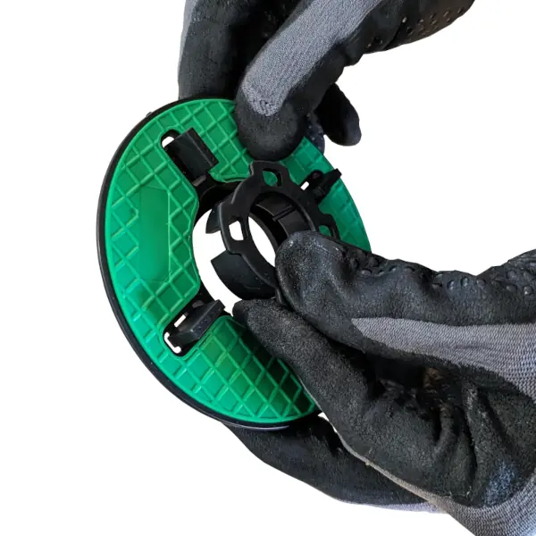 Schritt 1: Fixierungs-Ring wird händisch in den EasyPro Stelzlager-Kopf eingelegt