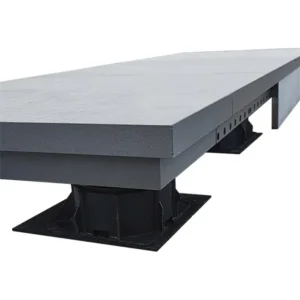 Erste eingesetzte Randplatte