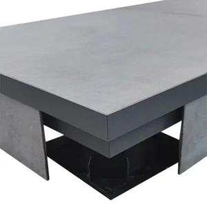 Fast fertige Konstruktion der Randverblendung mit den Platten