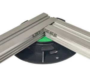 Montierter Eckverbinder auf Basisprofil SlimEasy