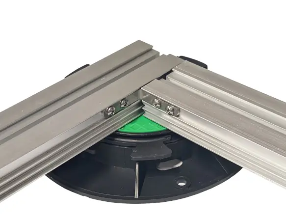 Montierter Eckverbinder auf Basisprofil SlimEasy