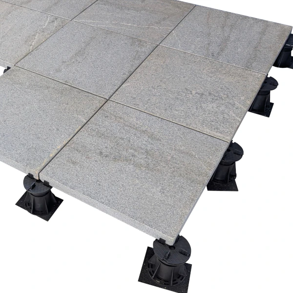 Natursteinplatten verlegt auf TitanMini