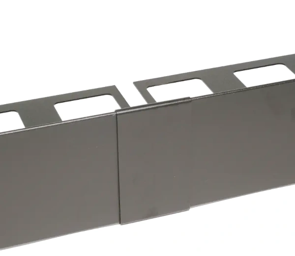 Neues Ambientefoto des Verbinders der Randverkleidung in anthrazit