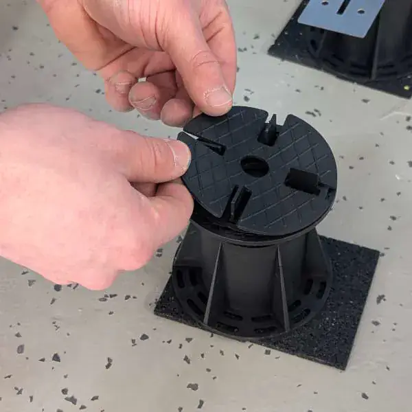 Verlegung der AntiRutsch Auflagen direkt auf das Stelzlager Titan Mini