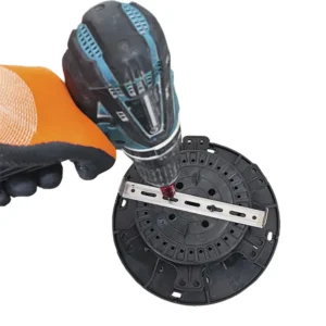 Anbringen der Halteklammer Raingrid auf Stelzlager Titan