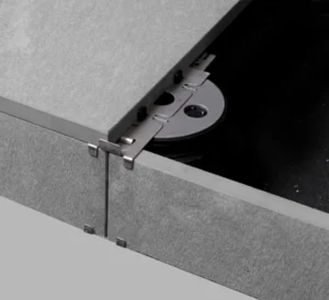 Montierter oberer und unterer Clip auf Stelzlager Professional