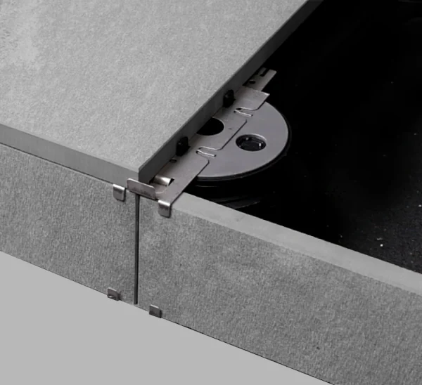 Montierter oberer und unterer Clip auf Stelzlager Professional